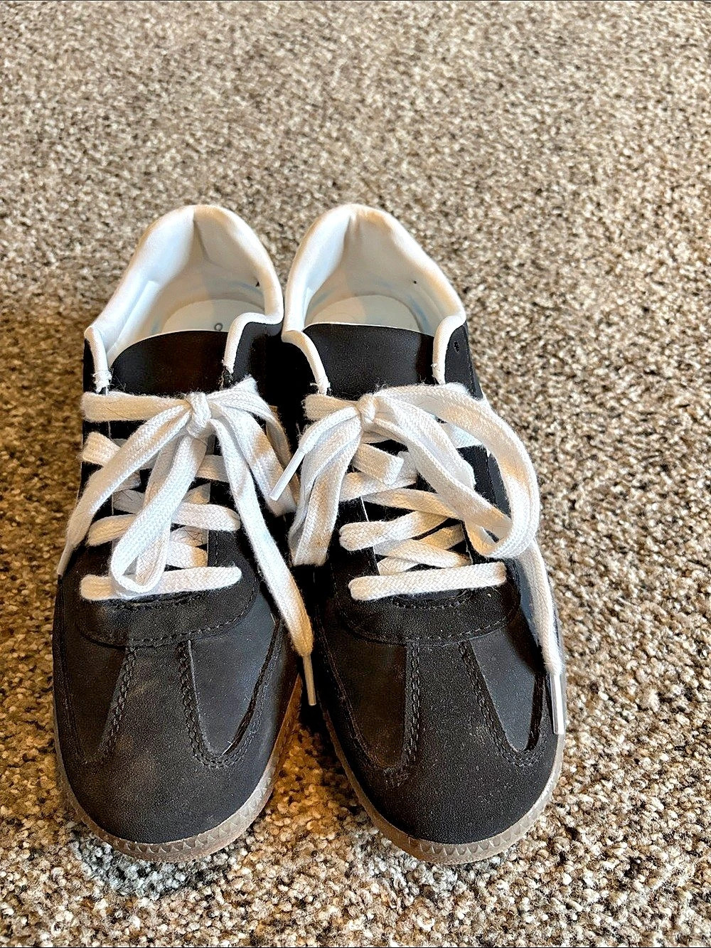 No Boundaries Women's Retro Lace-Up Sneakers Black & White
